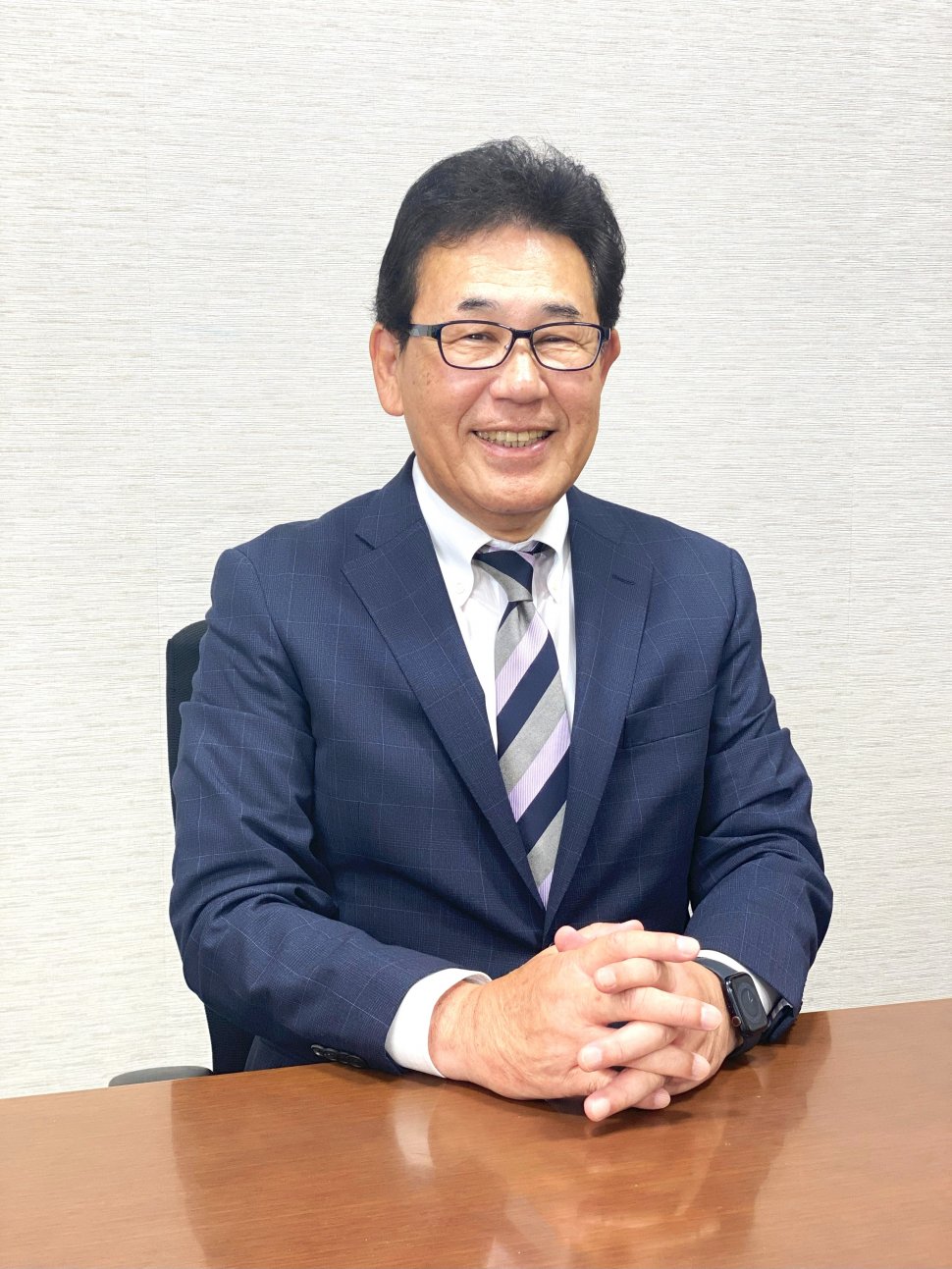 社長笑顔  編集1